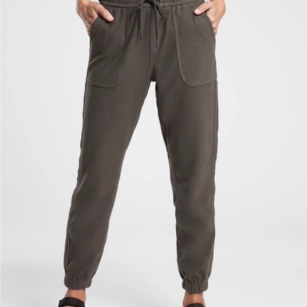 ATHLETA Farallon Jogger Pants Army Green Pull On Casual Travel Utility Size 4